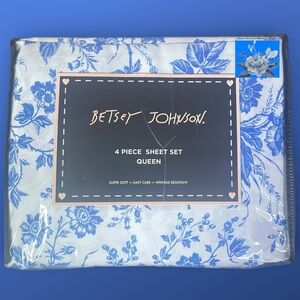 Betsey Johnson Queen 4-Pc Sheet Set White Blue Toile Floral Flowers NEW NIP